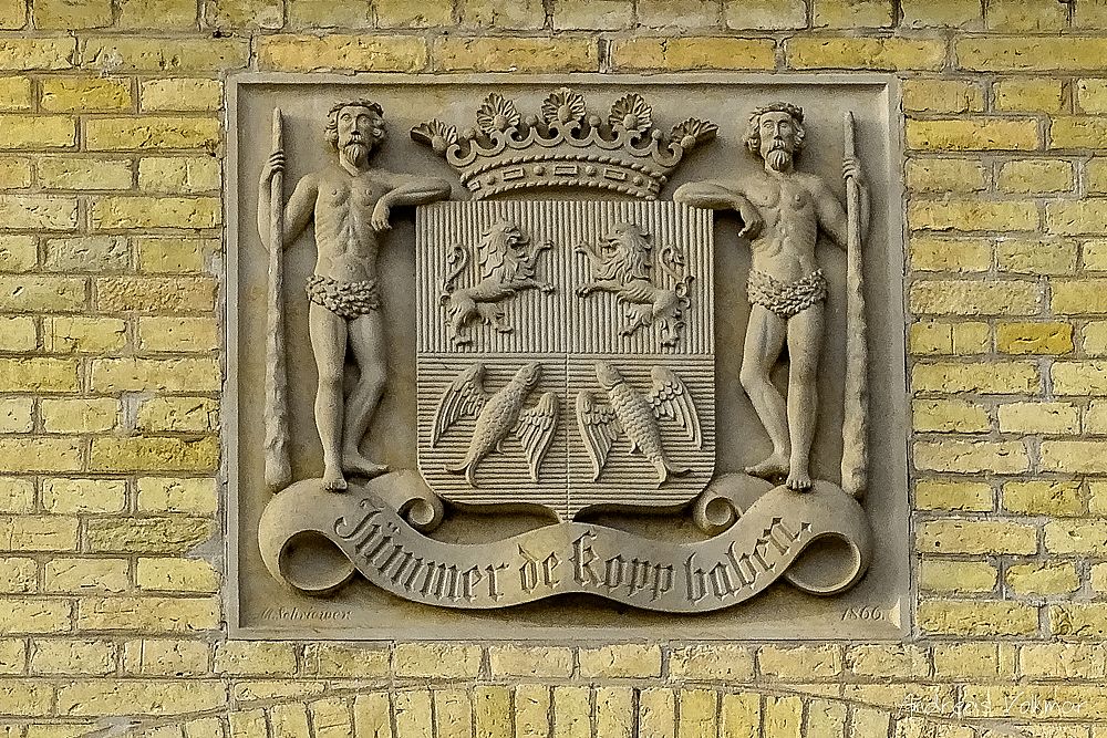 Wappen am Schloss Annettenhöh Wappen am Schloss Annettenhöh